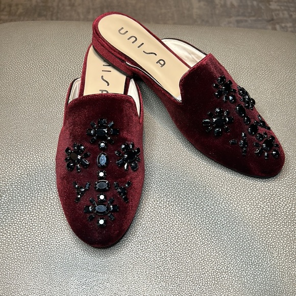 Unisa Velvet Slip-on Mules with Black Beaded Accents  (9.5) - Picture 5 of 7
